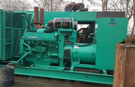 祁门发电机组如何判断水冷式机油散热器内部是否需要清洗？